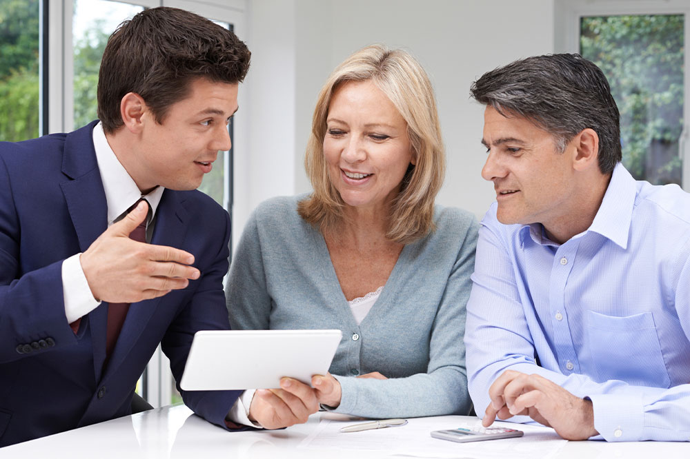 Who is a financial advisor and how to select someone for the job