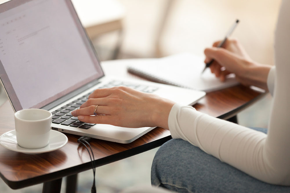 A guide to studying online for a law degree