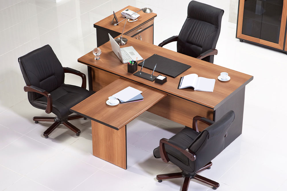 Advantages of having the right office furniture