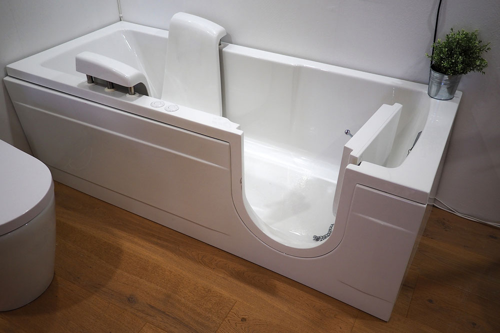 Walk-in bathtubs for seniors – Types, benefits, and cost