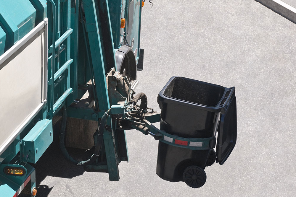 7 factors to consider for choosing trash pickup services